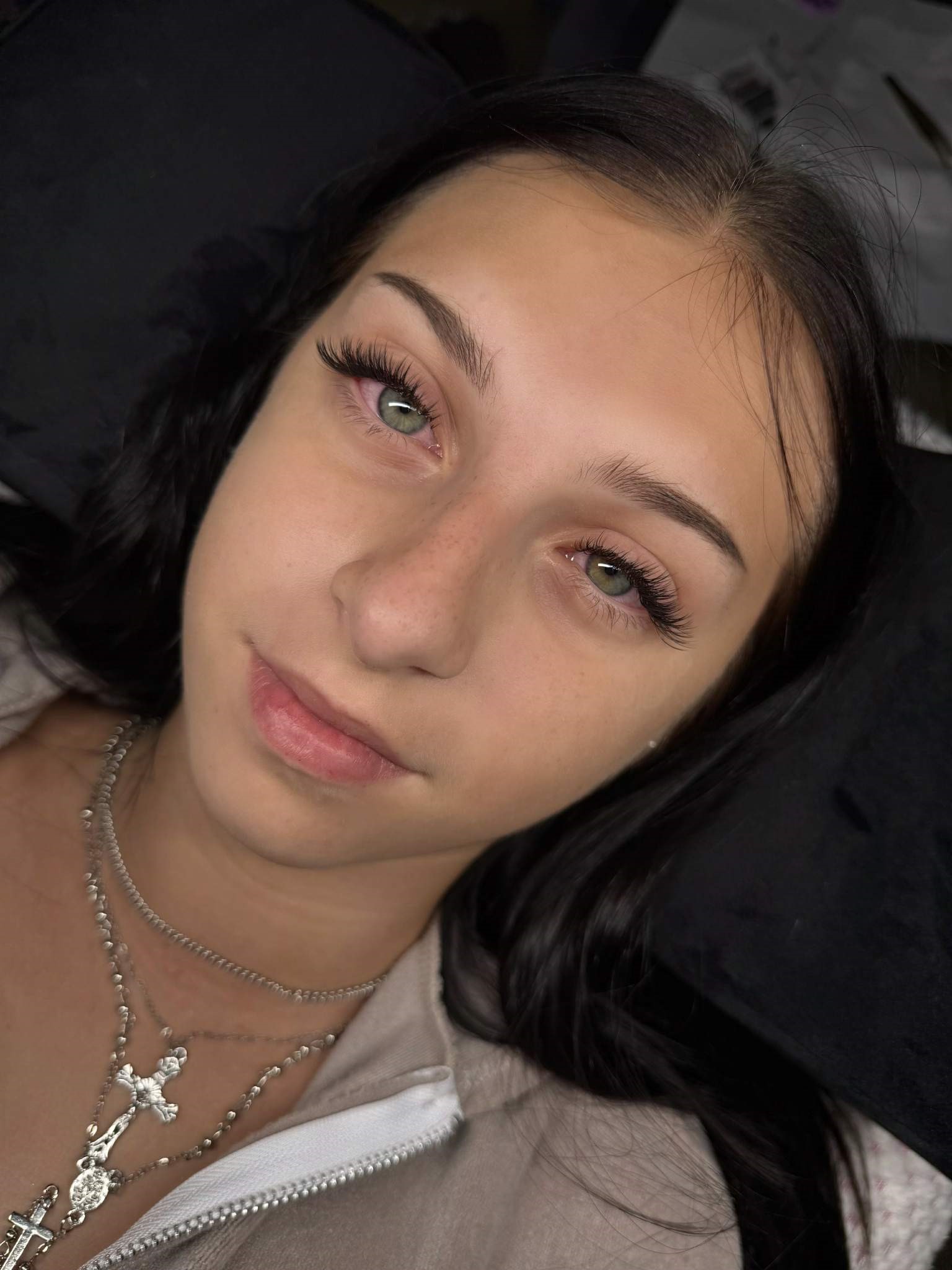 Stylizacja brwi i rzęs – portret